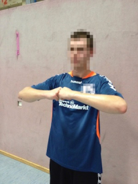 Umklammern, Festhalten oder Stoßen